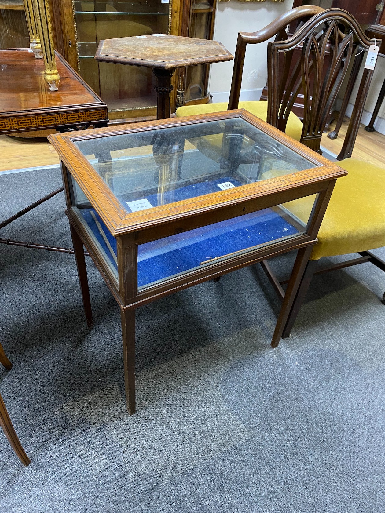 An Edwardian satinwood banded mahogany bijouterie table, width 56cm, depth 40cm, height 66cm